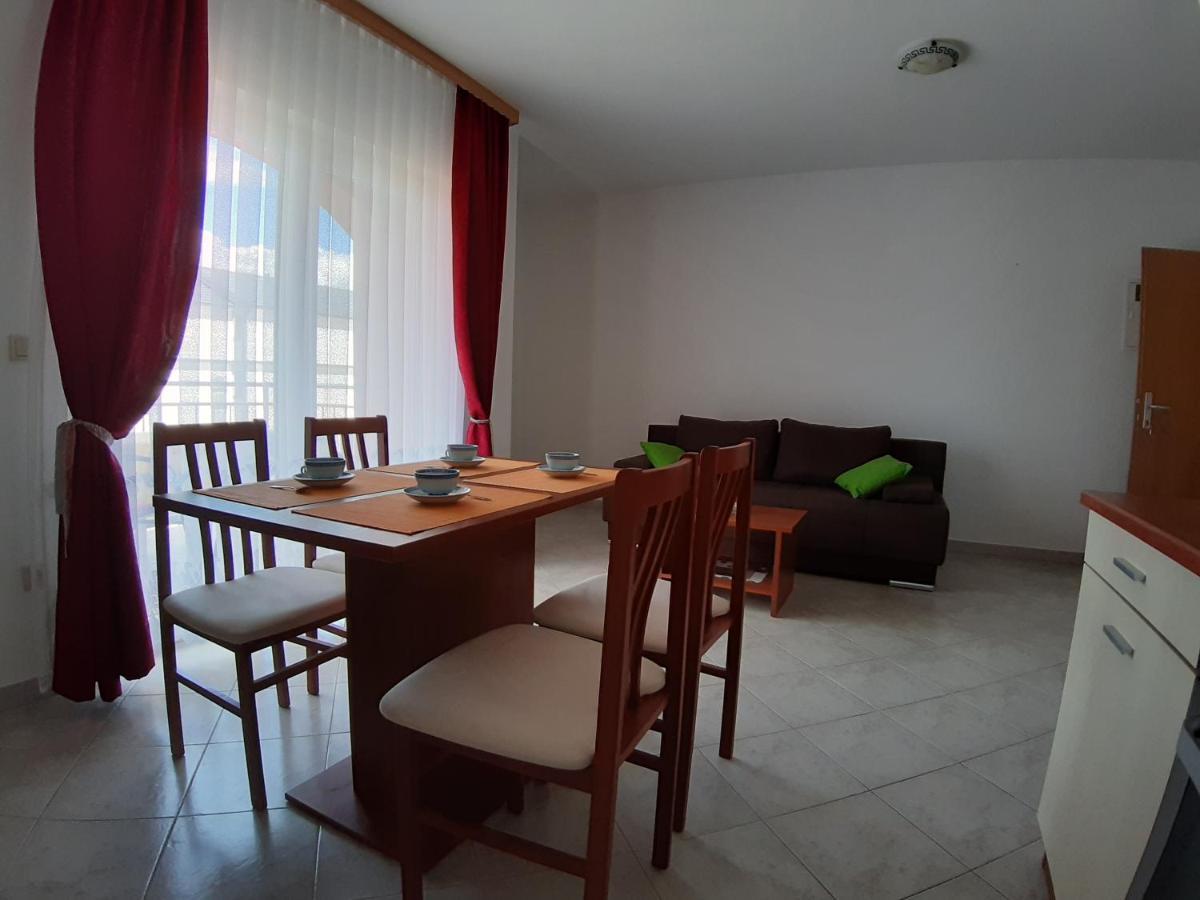 Apartments Mihael Malinska Exterior photo
