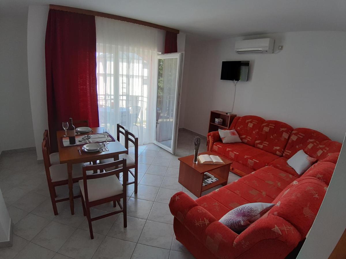 Apartments Mihael Malinska Exterior photo