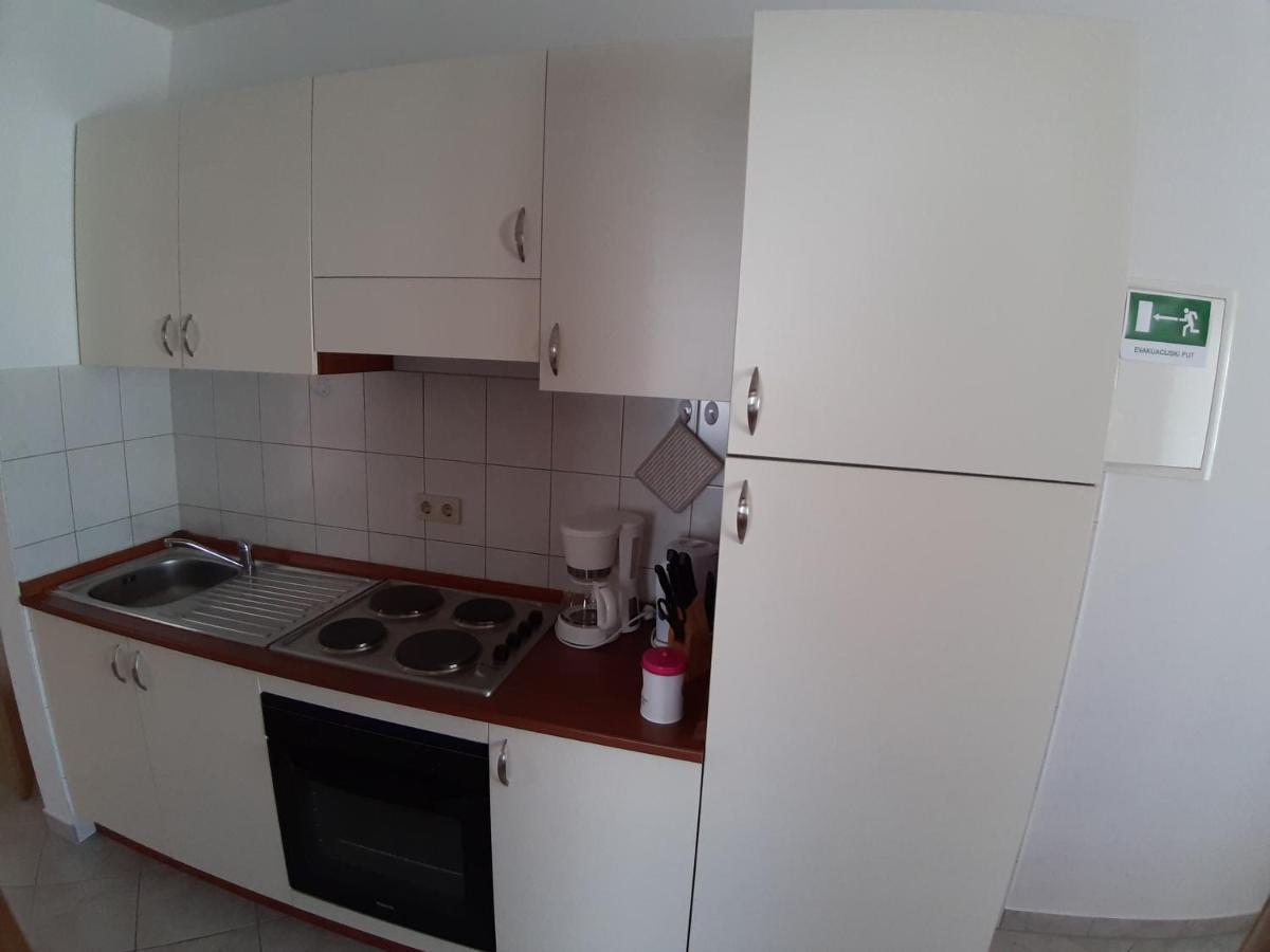 Apartments Mihael Malinska Exterior photo