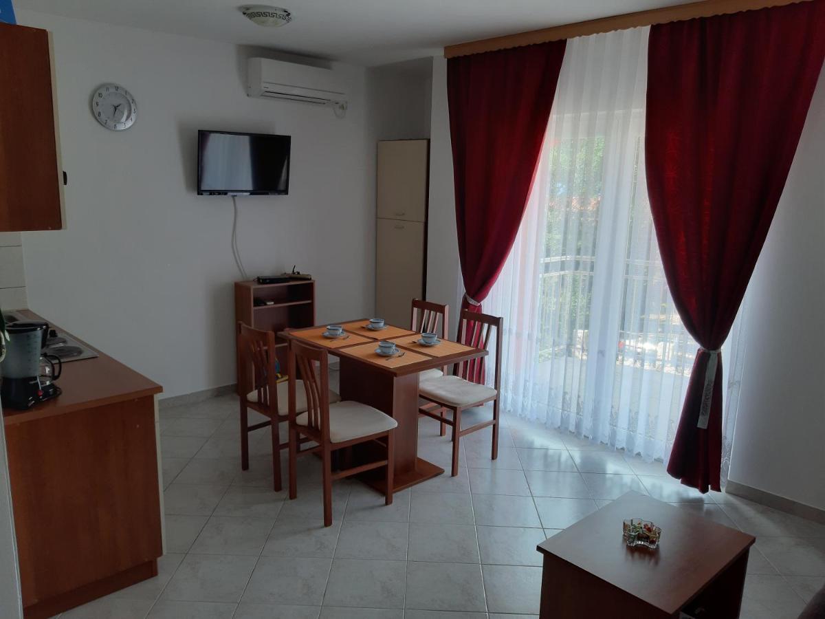 Apartments Mihael Malinska Exterior photo