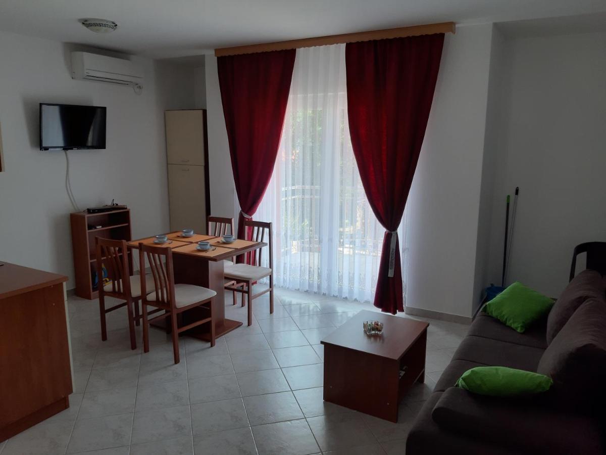 Apartments Mihael Malinska Exterior photo